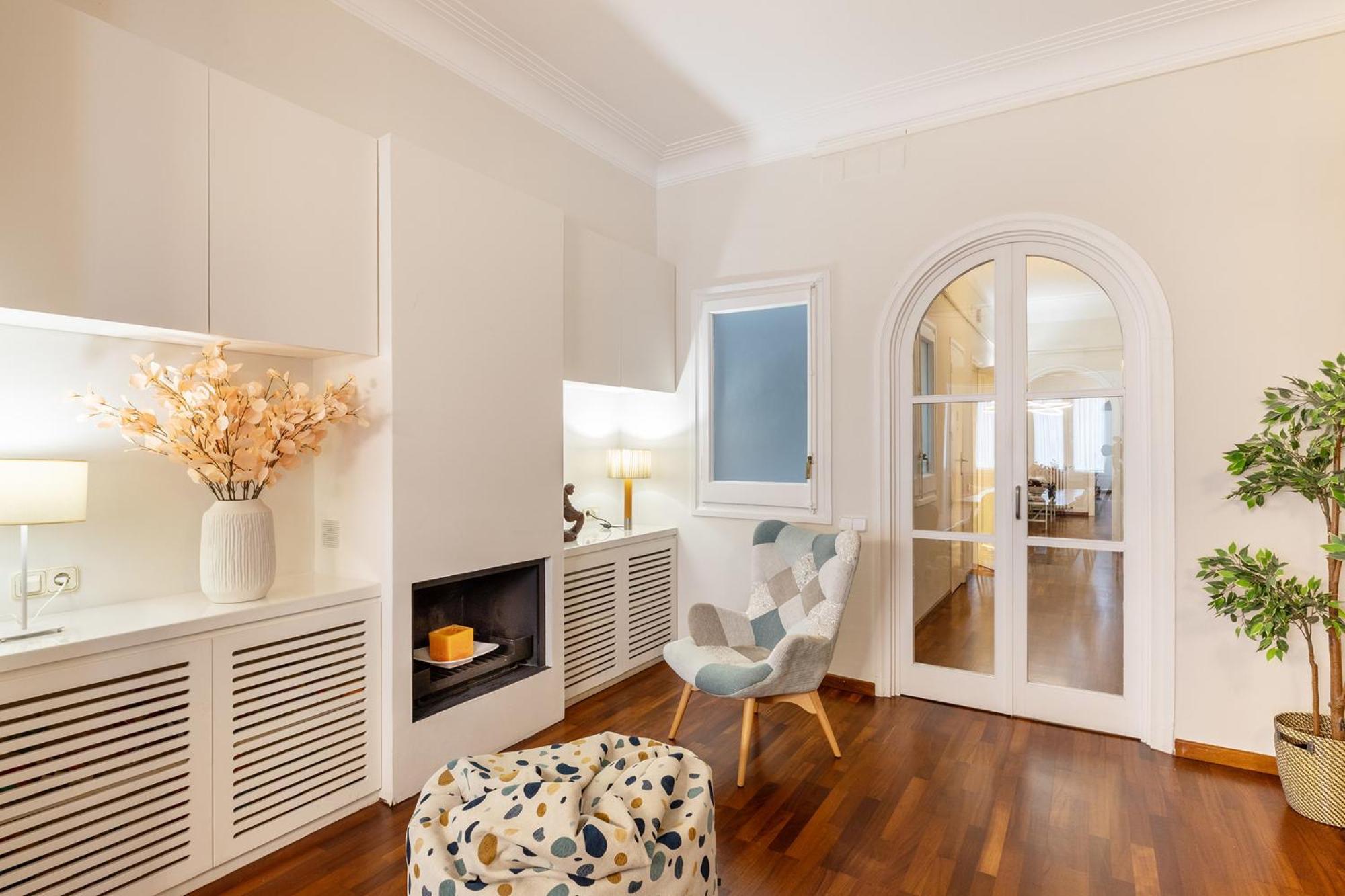 Large & Beautiful Apartment 4Min From Passeig De Gracia Barcelona Exterior photo