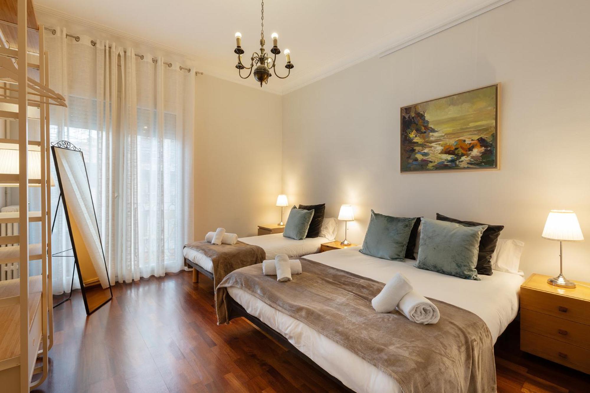 Large & Beautiful Apartment 4Min From Passeig De Gracia Barcelona Exterior photo