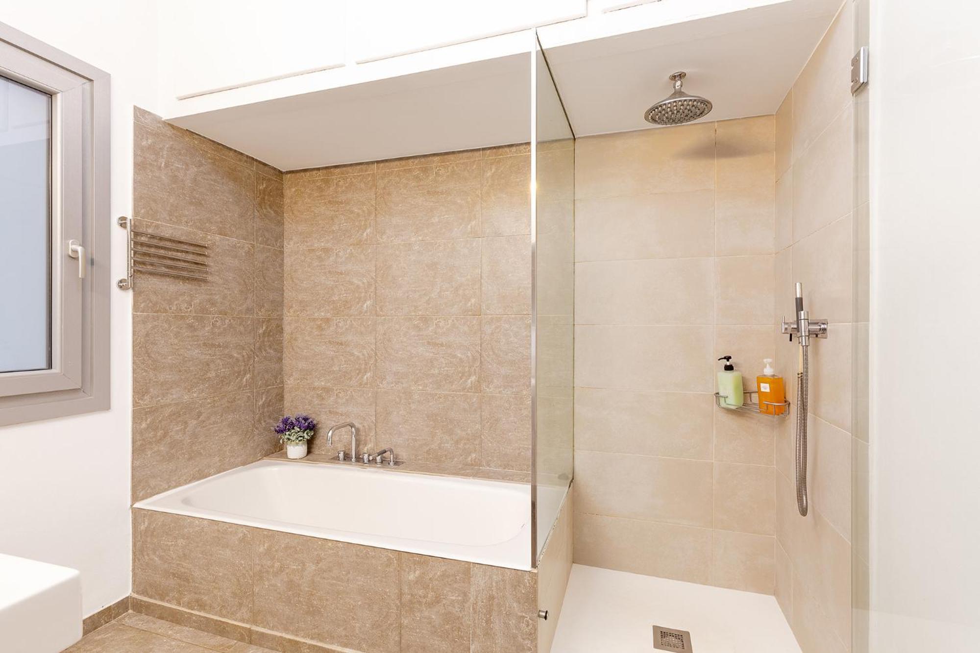 Large & Beautiful Apartment 4Min From Passeig De Gracia Barcelona Exterior photo