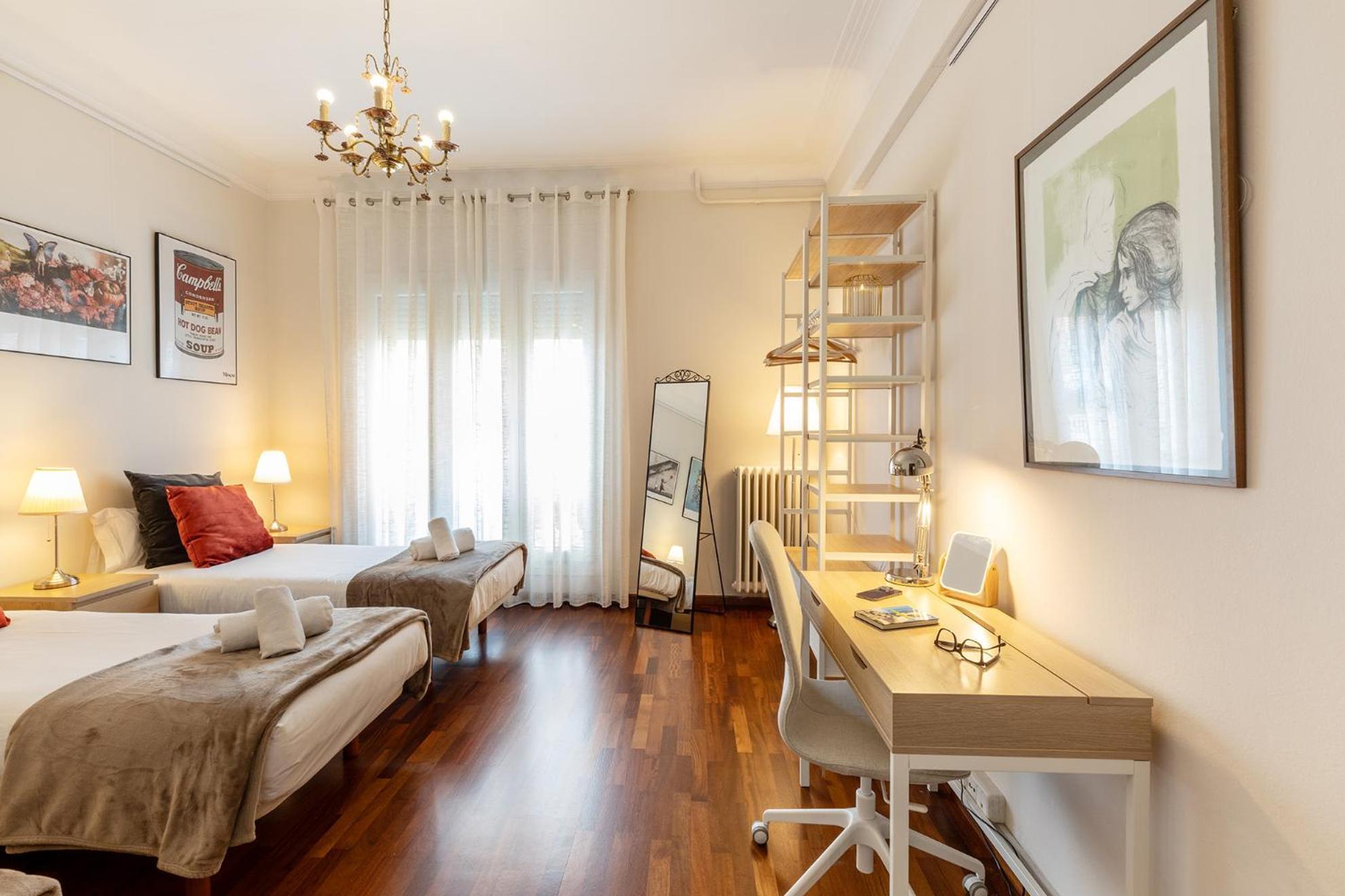 Large & Beautiful Apartment 4Min From Passeig De Gracia Barcelona Exterior photo