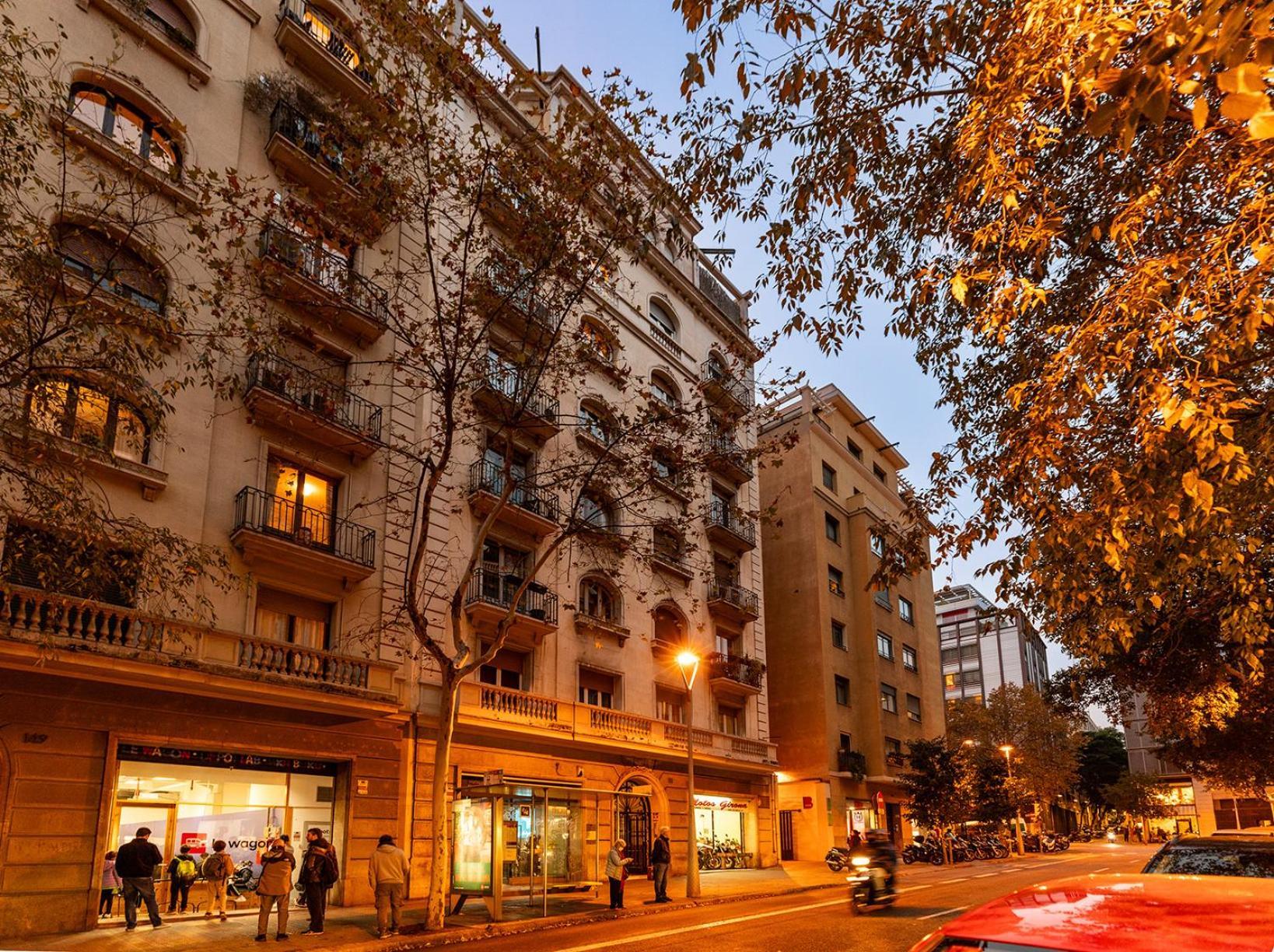 Large & Beautiful Apartment 4Min From Passeig De Gracia Barcelona Exterior photo